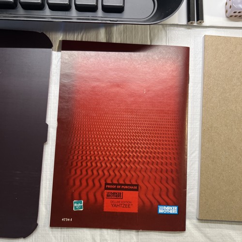 2004 Yahtzee Deluxe Edition Board Game Milton Bradley White Dice Gold Dots READ - Picture 14 of 24