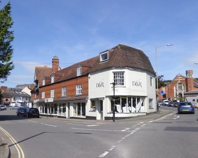Photo 6x4 Curved shop facade, The Parade, Marlborough Marlborough/SU1869 c2017