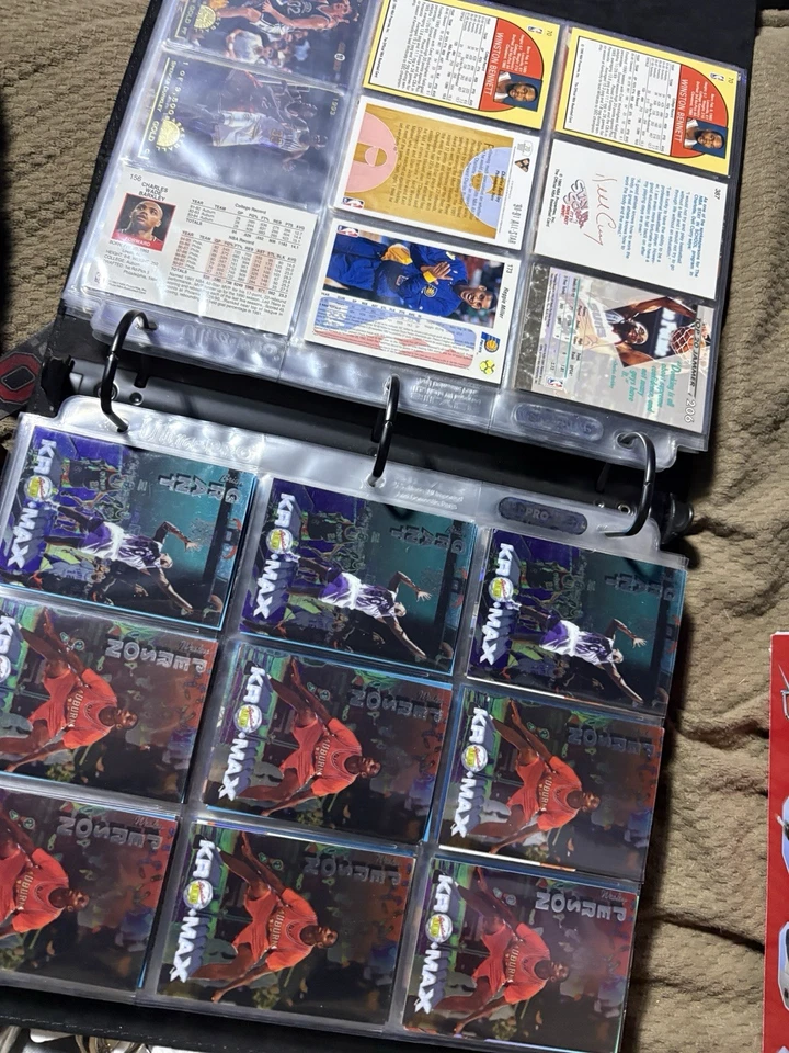 Carpeta deportiva vintage, novatos, tarjetas numeradas, baloncesto y fútbol Foto 2 de 4