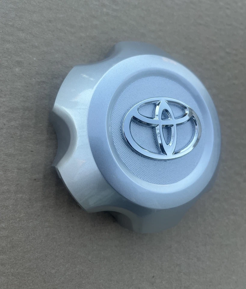 UNA TAPA CENTRAL RUEDA TOYOTA 4RUNNER 2004-2009 42603-35830 PLATEADA Foto 3 de 4