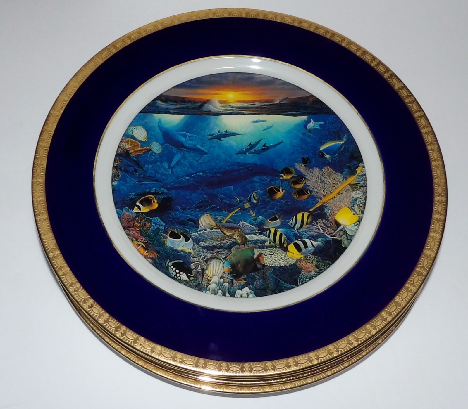 SET OF 4 LARGE COBALT/GOLD CHRISTIAN RIESE LASSEN UNDERWATER LIFE 10 1/2" PLATES