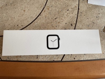 Apple Watch Series 4 44mm Aluminium Space Gray (GPS) Black Sport Loop