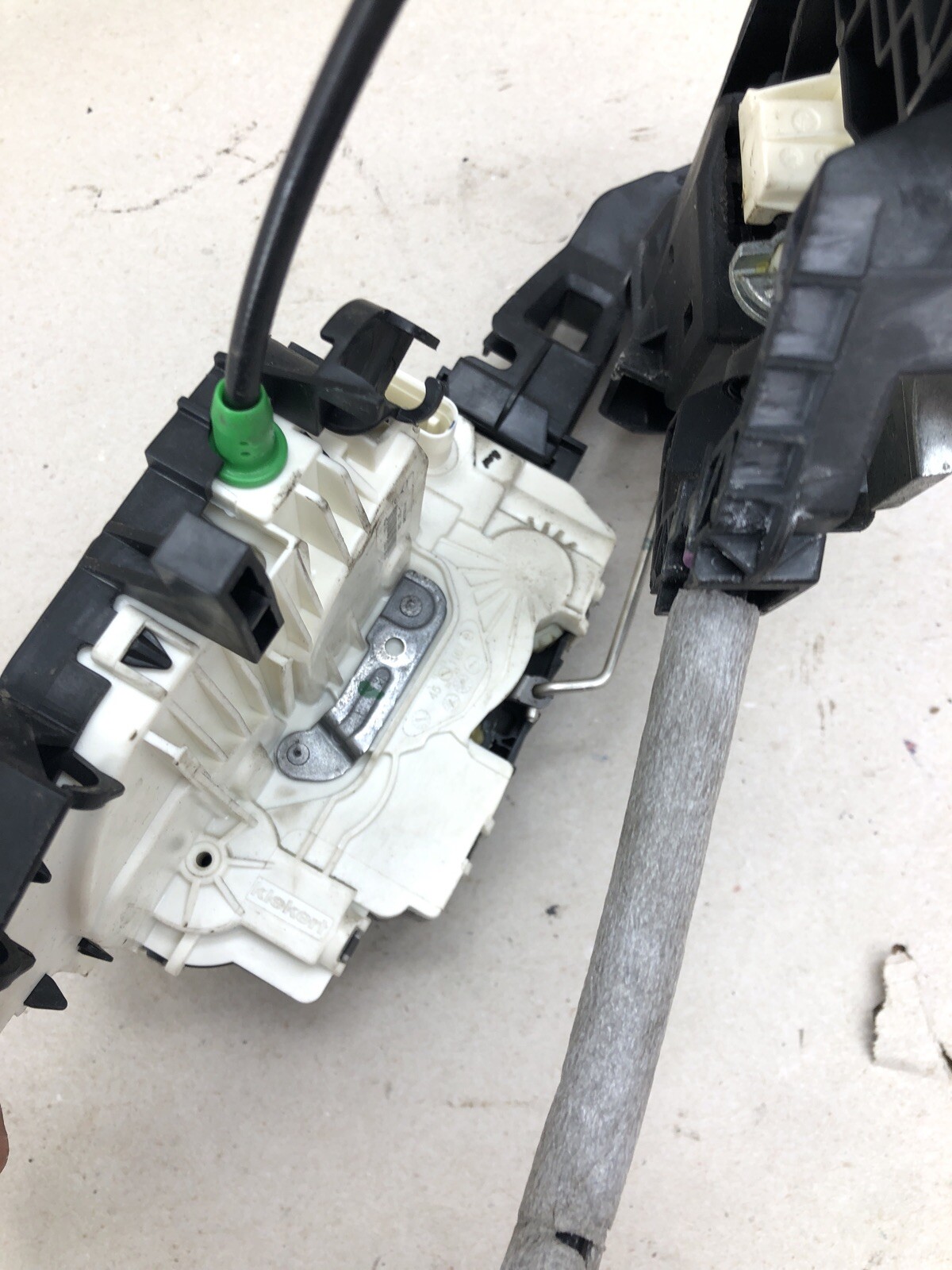 0814 Mercedes C300 W204 Door Lock Latch Actuator Front Left Side