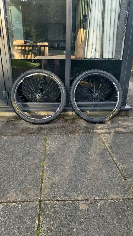 Hope Tech Enduro 29 Boost Wheel Set. Comes with Tyres.