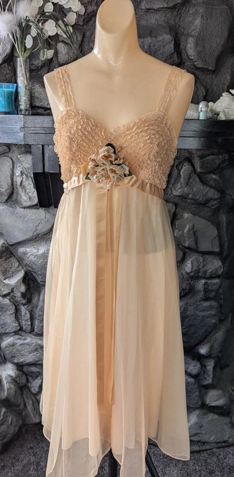 Vtg 50s Vanity Fair Peach Blush Gown Negligee Lace Bodice 34 Old Hollywood RARE - Image 2 of 4