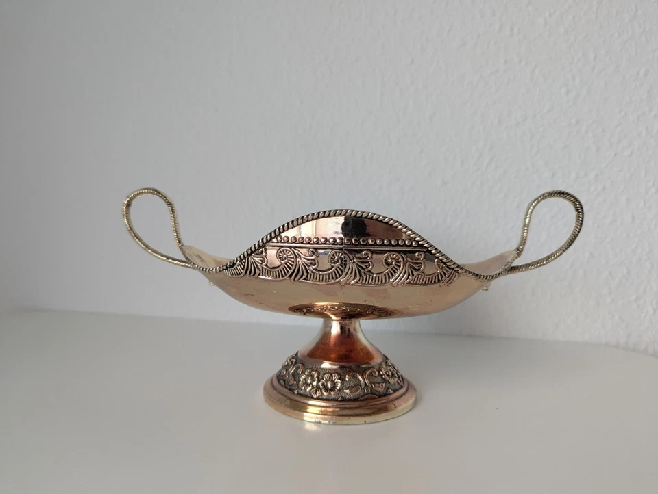 Bronze Obstschale mit Blumenmuster Dekor