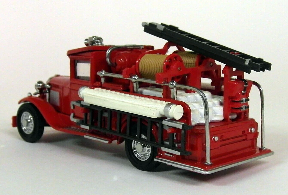 Matchbox Yesteryear - YFE06 1932 Ford AA Fire Engine Diecast model Fire Truck - Image 3 of 4