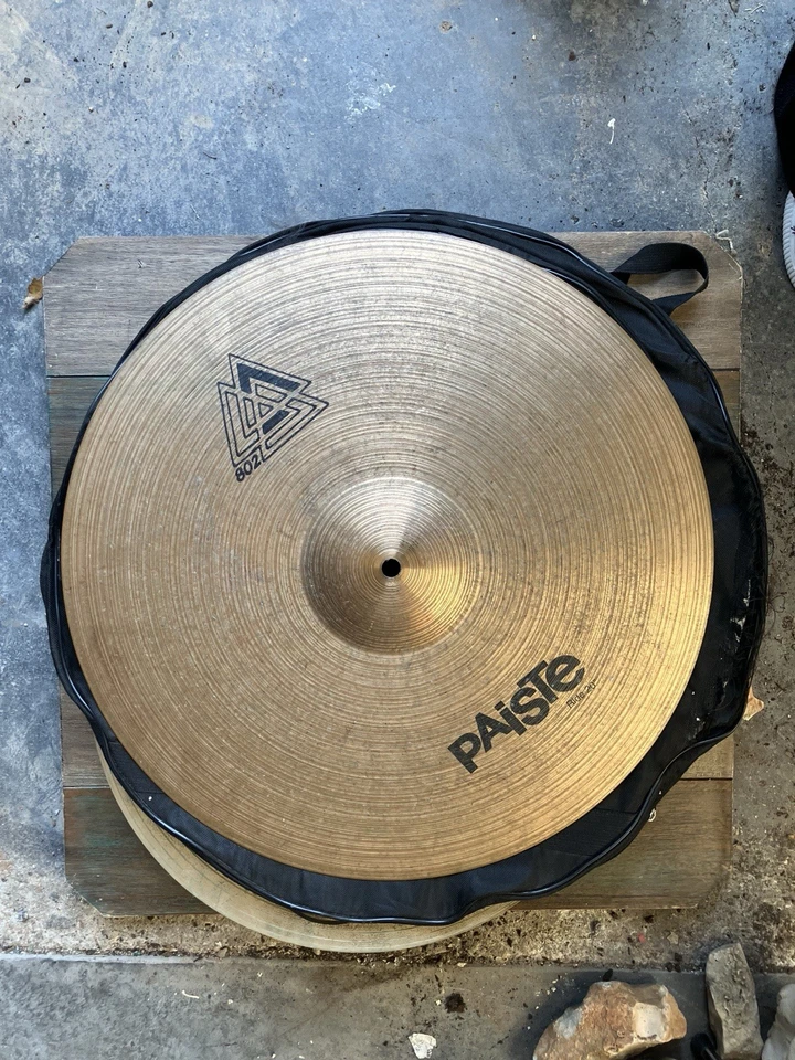 Bateria, conjunto de 6 pratos, marca Sabian, Paiste, Zildjian, 2 são chapéus altos, - Imagem 2 de 4