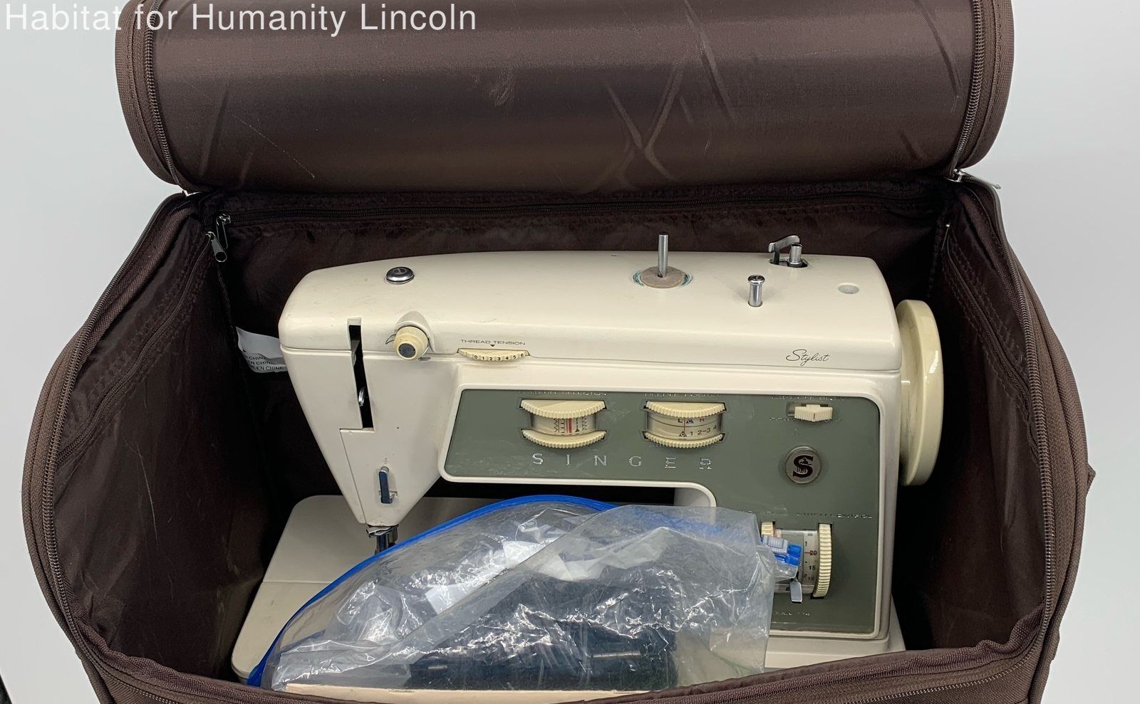 Vintage Singer Stylist Zig Zag Model 774 Sewing Machine With Rolling