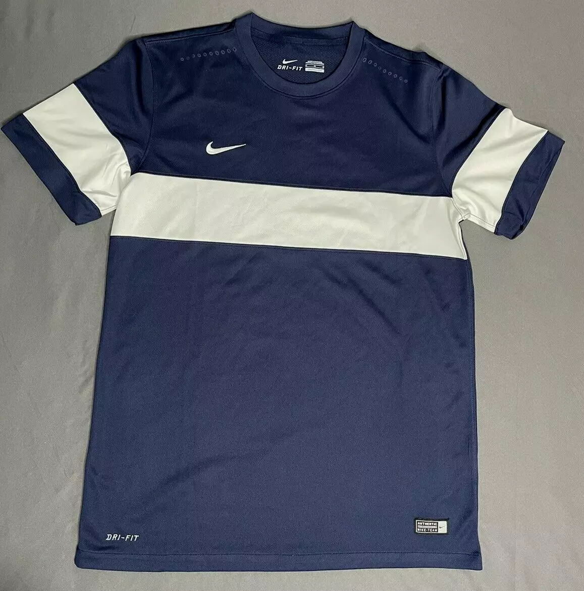 Navy blue and white nike shirt sale