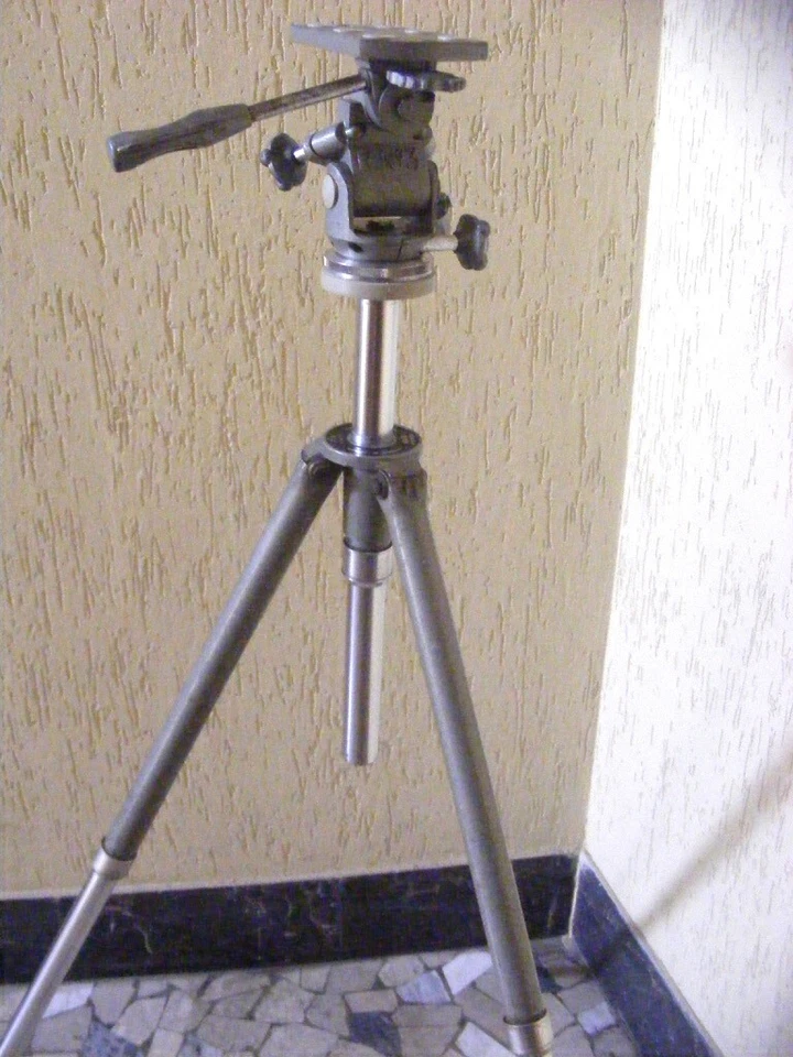 Gitzo Gilux Reporter R No. 3 Treppiede e Testa - Immagine 2 di 4