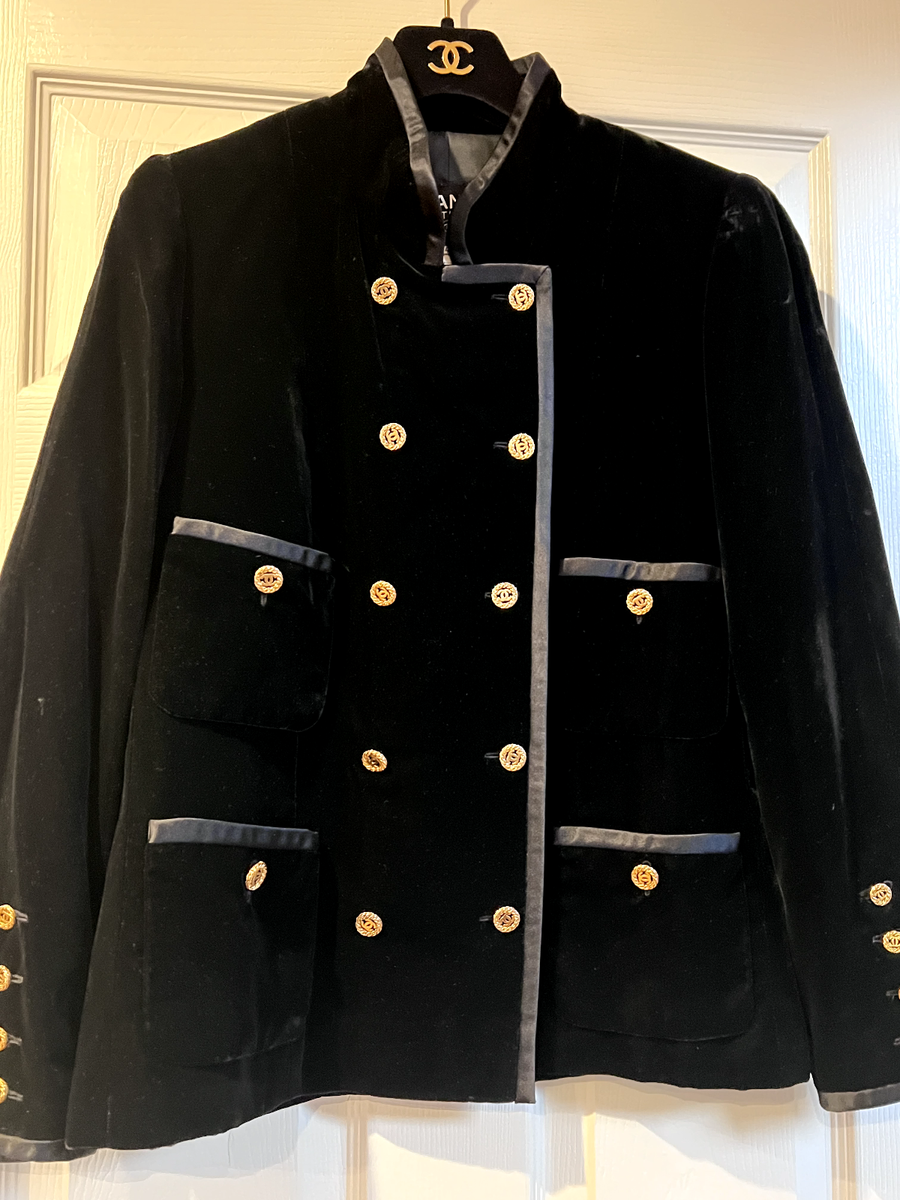 CHANEL BOUTIQUE VINTAGE BLACK VELVET SATIN JACKET 24K GOLD CC