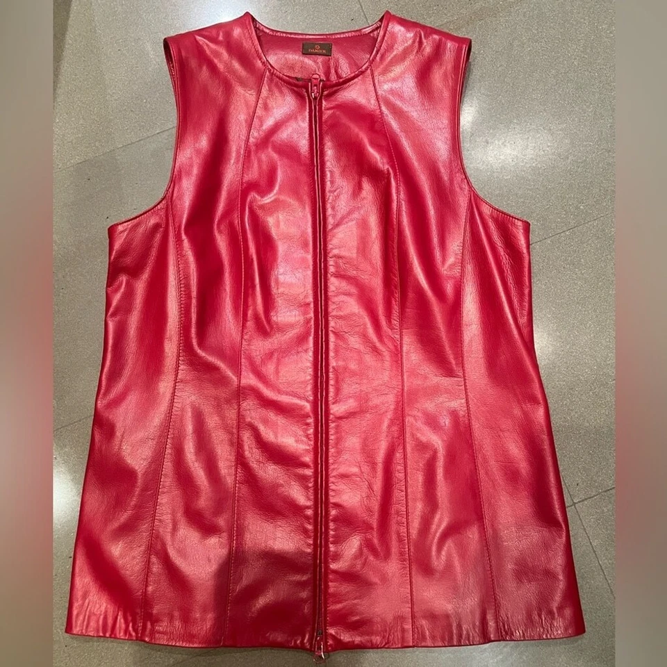 Danier Leather made in Canada! Size Large women’s red leather vest with zipper. - Image 2 of 4