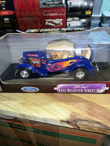 Road L 1932 Ford Roadster Street Rod bleu avec flammes moulé sous pression 1:18 rare