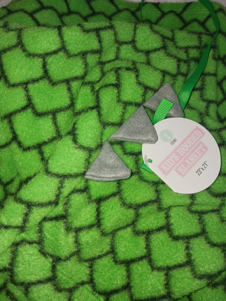 Cobertor poncho infantil com capuz dinossauro. Verde pelúcia. Novo - Imagem 2 de 4