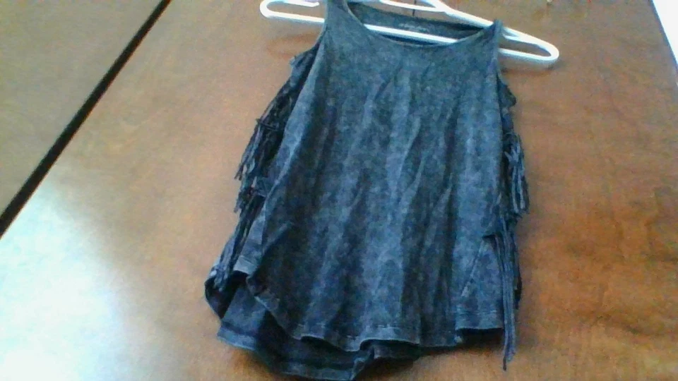 Camiseta sin mangas Xhilaration niñas talla M (7/8) negra con flecos laterales elástica Foto 3 de 4