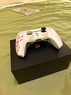 SCUF Reflex FPS + PROFESSIONALLY INSTALLED TMR JOYSTICKS + LONG-LASTING BATTERY