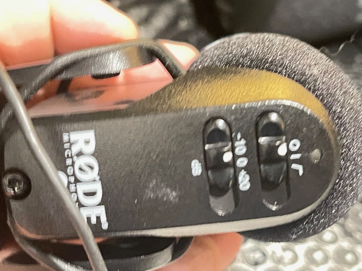 RODE VideoMic Pro Camera-Mount Shotgun Microphone missing battery