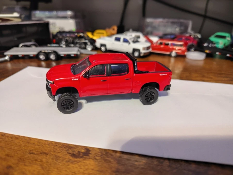 1/64 Greenlight 🔴 2019 Chevy Silverado Trail Boss Pickup - Custom (READ DESC) - Image 4 of 4