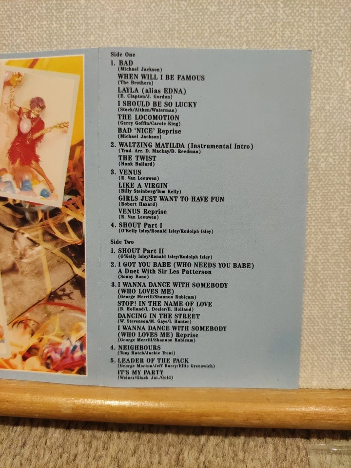 The DAME EDNA Party Experience Cassette Tape Album 1988 Epic MOOD C7 *EXCELLENT* - Image 4 of 4