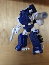 Transformers Kingdom Deluxe Class WFC-K32 Pipes Autobot Hasbro 2021 Complete