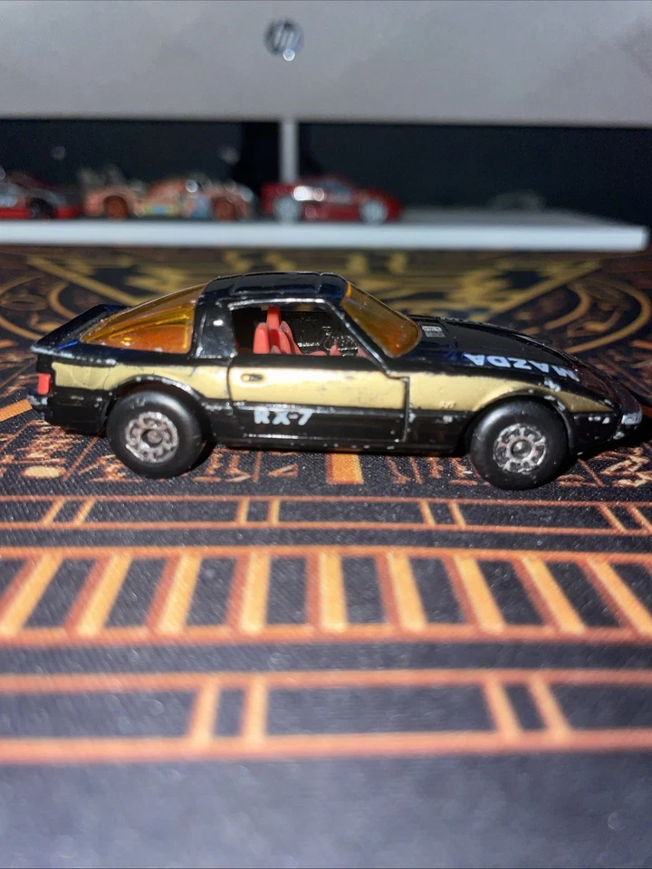 1982 火柴盒 MAZDA RX7 黑色压铸汽车带金色和红色开门 — 第 2/4 张图片