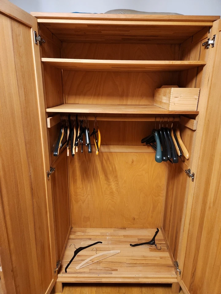 Kleiderschrank, Echtholz