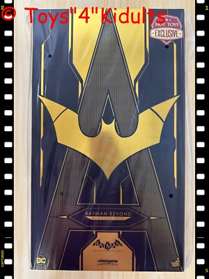 Hot Toys VGM64 Batman Arkham Knight Batman Beyond Black and Gold 1