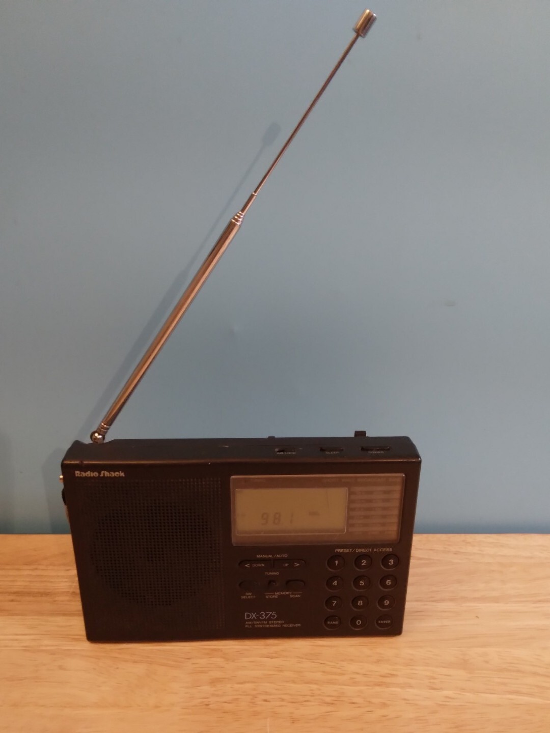 Radio Shack DX375 Portable AM/FM/MultiBand Shortwave Radio Receiver