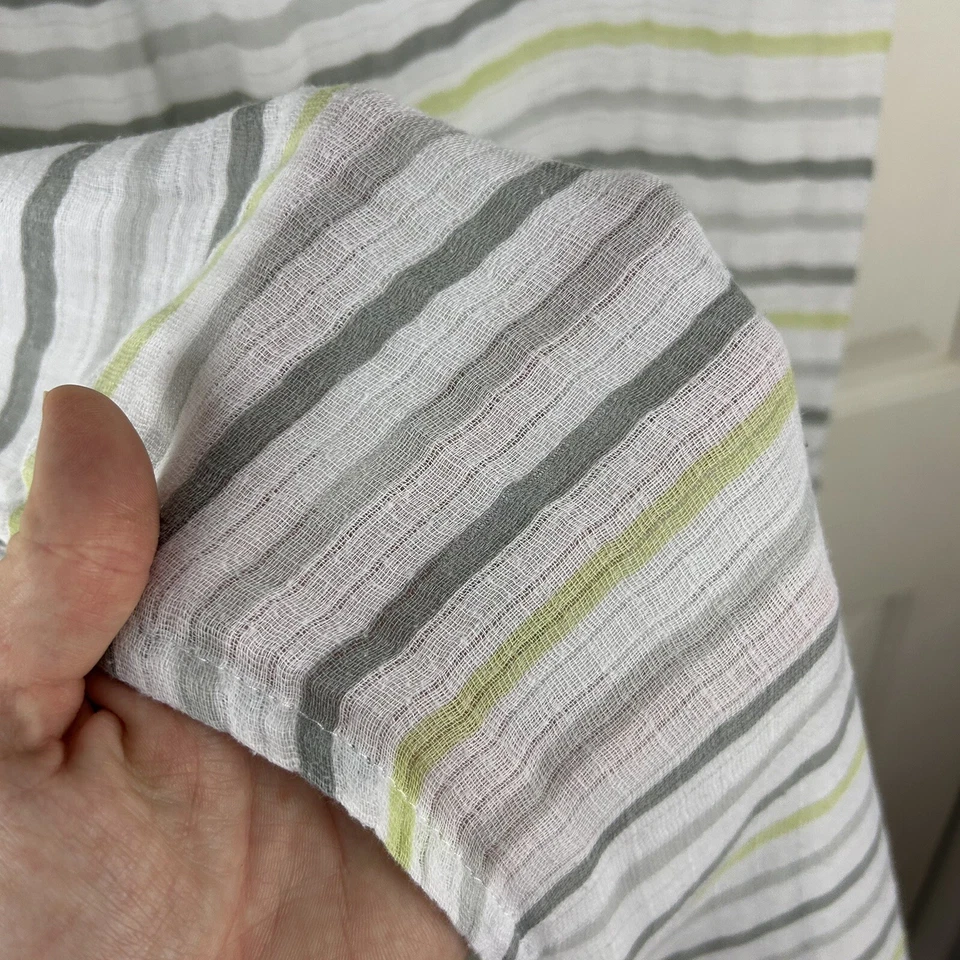 Manta envolvente para bebé Ideal Baby by Aden + Anais Stripes blanca verde gris Foto 3 de 4