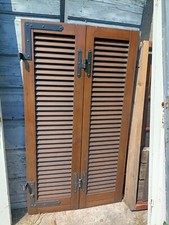 Finestre e persiane gelosie legno con telaio