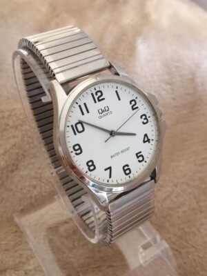 Unisex Uhr Mixed Big Size Q&Q Metall Elastisches Armband Quarz Water Resist