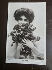 ACTRESS Mrs THAW WITH A BUNCH OF ROSES. VINTAGE ROTARY REAL PHOTO POSTCARD 