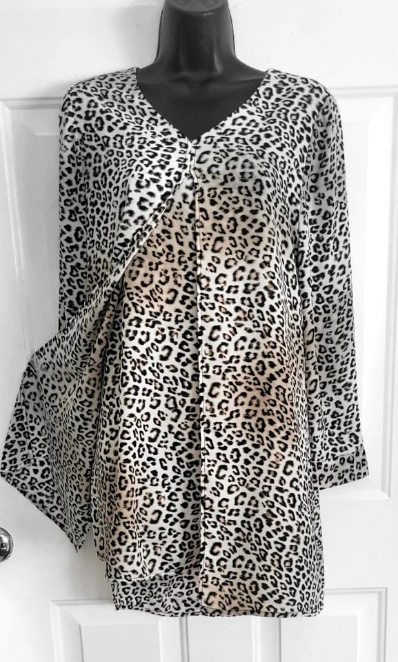 Chicos Lote de 2 tops Talla 00 - (Estampado Leopardo y Beige) - En muy buena condición Foto 2 de 4