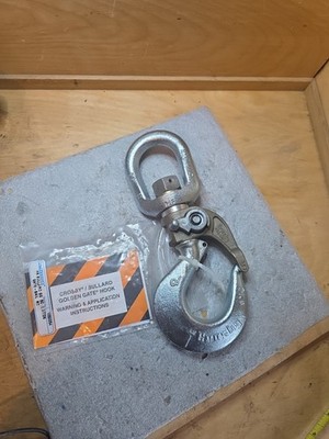Crosby 1050254  Bullard self-locking swivel hook 5C 2.3 TON, 