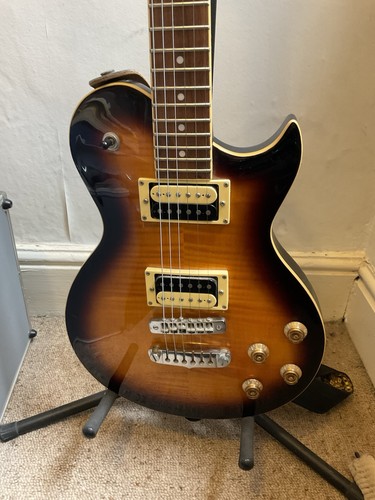 Aria Electric guitar  in good condition. Also Vox AD15VT speaker and leads. - Picture 1 of 4