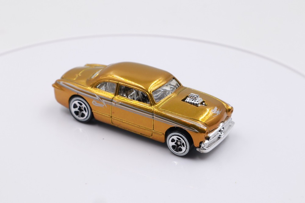 Hot Wheels Classics Series 3 Spectraflame Gold Shoe Box