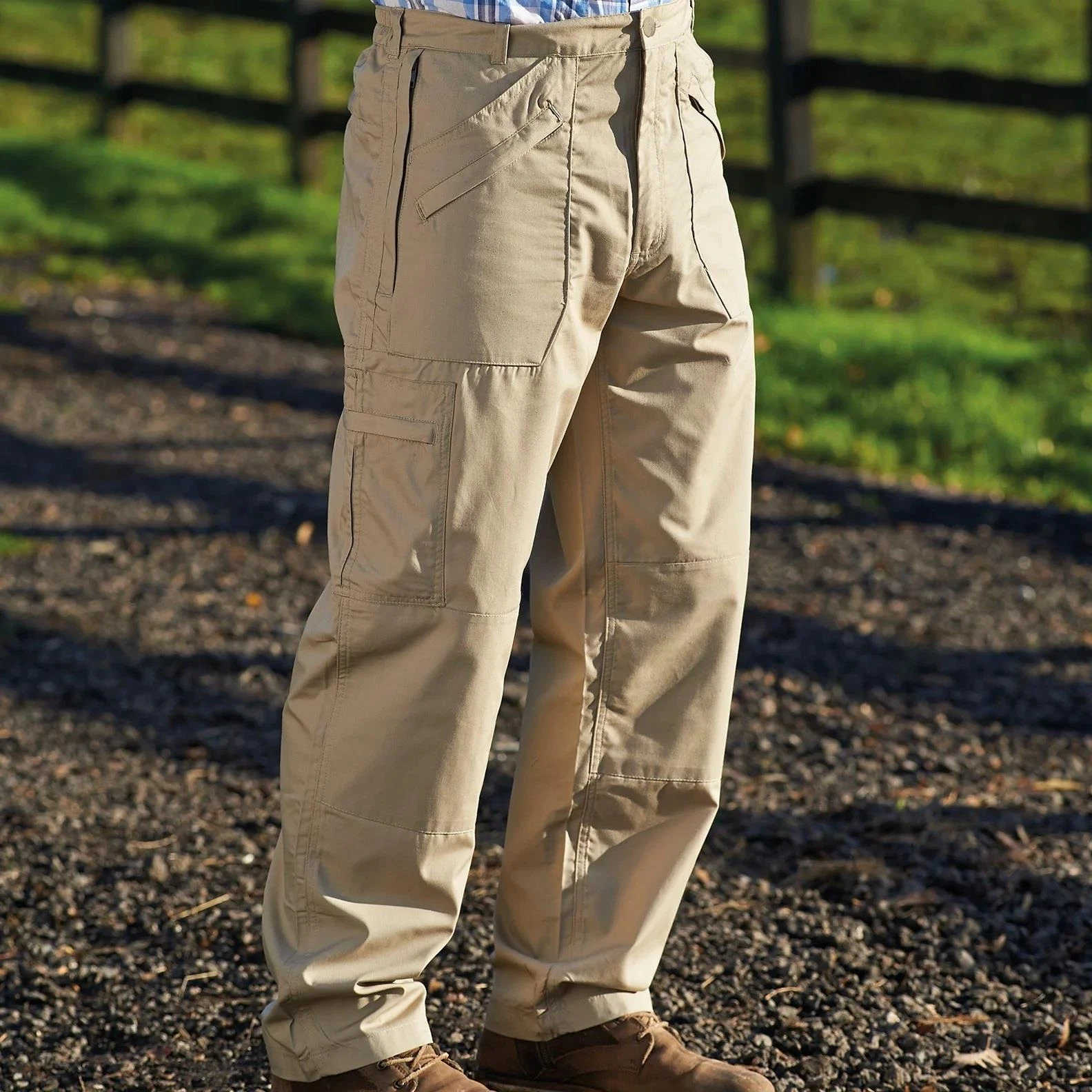 Champion Wenlock Action Walking Hiking Trousers Multi Zip Pockets Water Repelant
Opens in a new wind