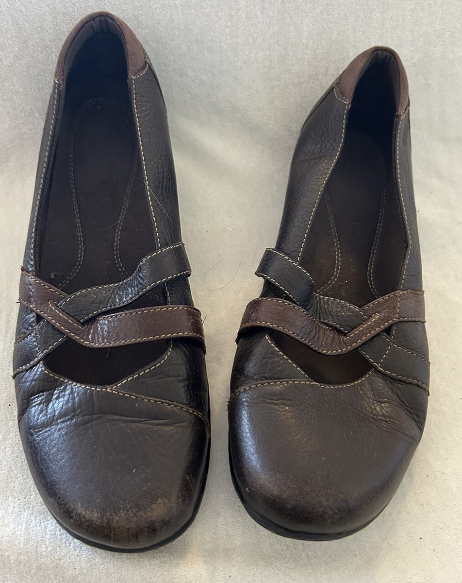 Clarks Women’s Dark Brown Leather Loafers
SIZE 11 Clarks Womens Loafers 11 Brown Leather Pull On Textured  main image 2