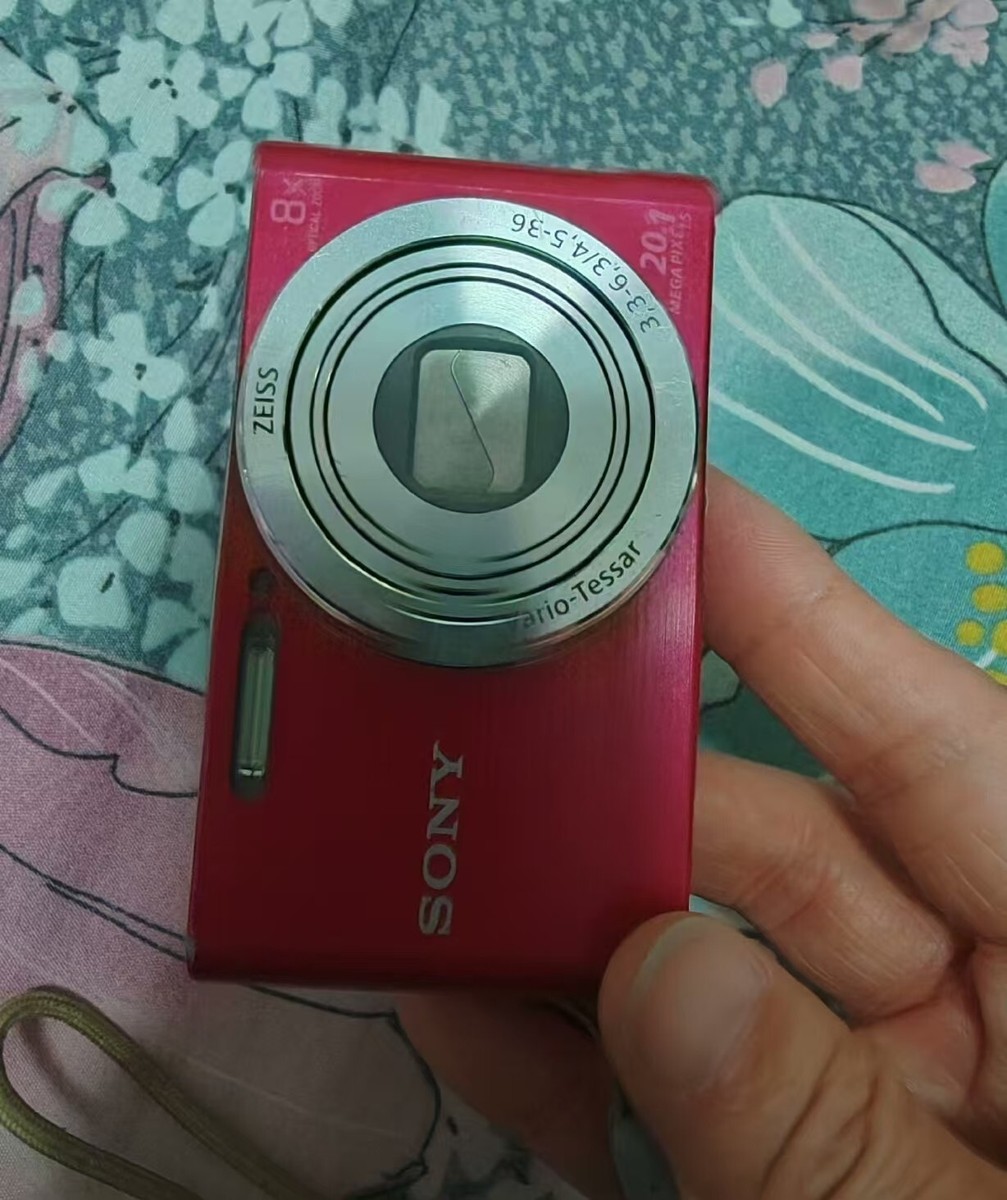 Sony Cybershot DSC-W830 20.1MP 8x Optical Zoom Digital Camera Red