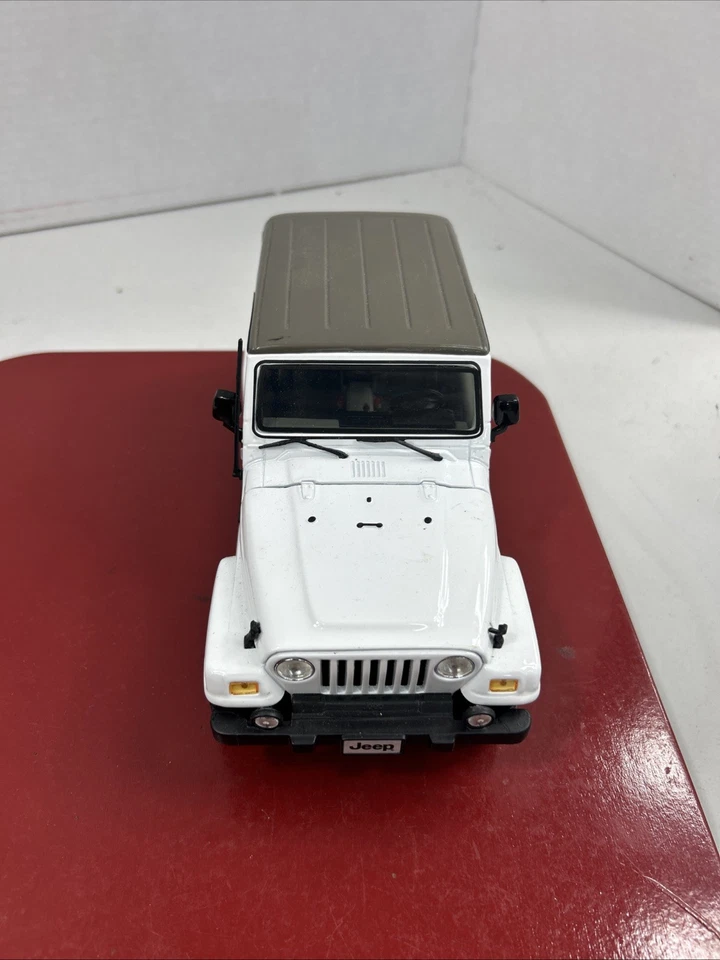 Jeep Wrangler Sahara Maisto Blanco 1:18 LEER Foto 4 de 4