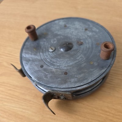 Vintage 4,5 Zoll Angelrolle. Hersteller unbekannt.