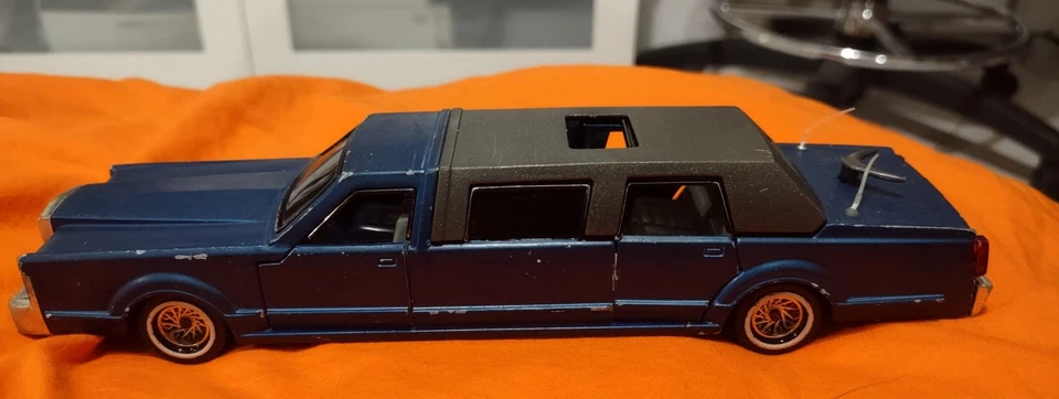 Majorette 1/32 Limousine Blue Die-cast . - Image 4 of 4