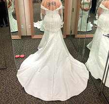 David's Bridal White Off-Shoulder Sweetheart Mermaid Dress Buttons Train
