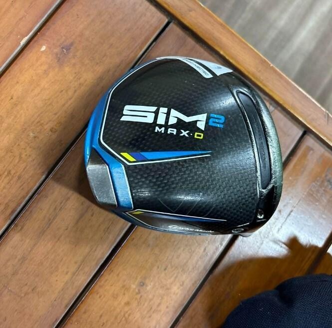 TaylorMade SIM2 MAX-D 10.5 Driver Head and Cover Right Hand