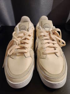 supercourt ecru tint