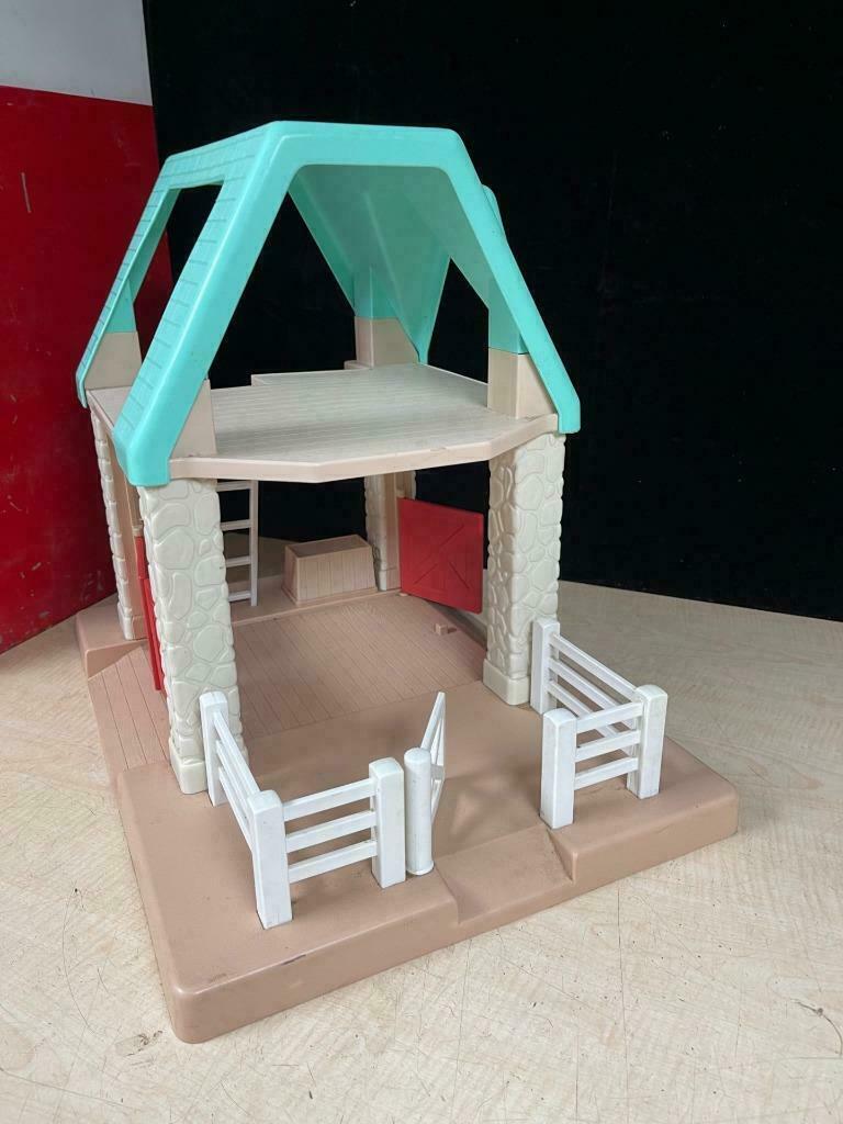 VINTAGE LITTLE TYKES HORSE BARN STABLE DOLLHOUSE HTF EUC CLEAN NO ACCESSORIES 