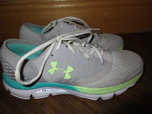 UNDER ARMOUR SPEEDFORM RUNNING LIGHT Shoes GRAY GREEN Women's