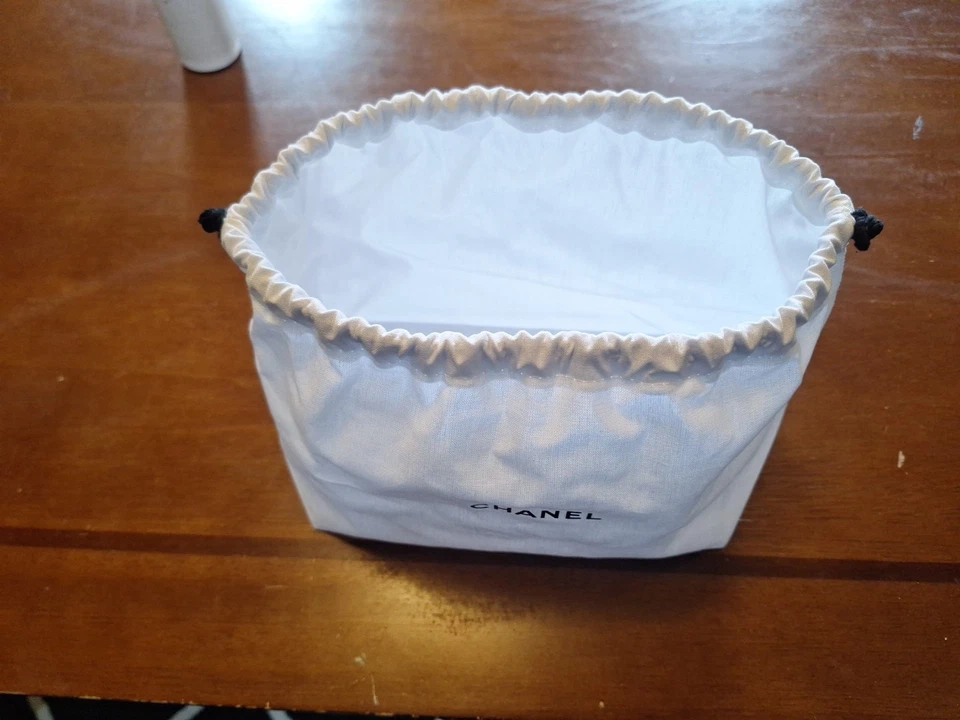 Authentic CHANEL Essential Drawstring White Cotton Pouch 8W X 5D X 7H - Image 3 of 4