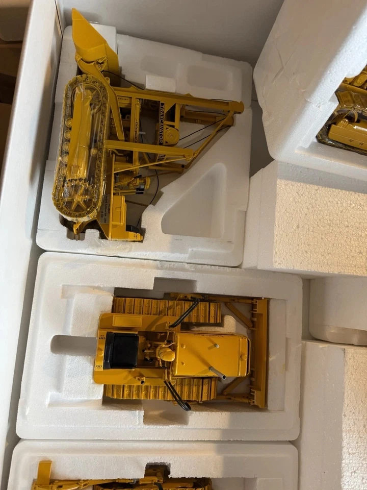 SpecCast escala 1:16 Caterpillar D2 tractor tipo oruga conjunto edición limitada con caja Foto 4 de 4